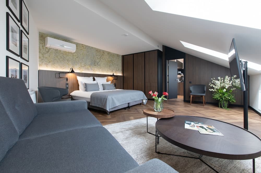 Dvor Podznoeva Studios and Apartments