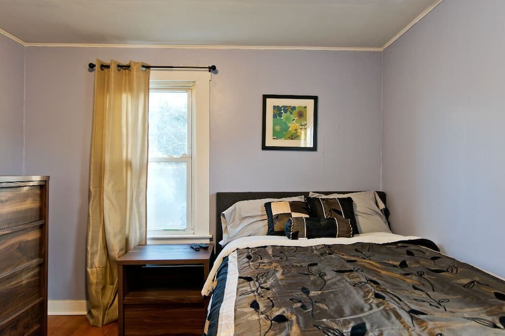 Amazing 5 Bedroom Downtown Ferndale House