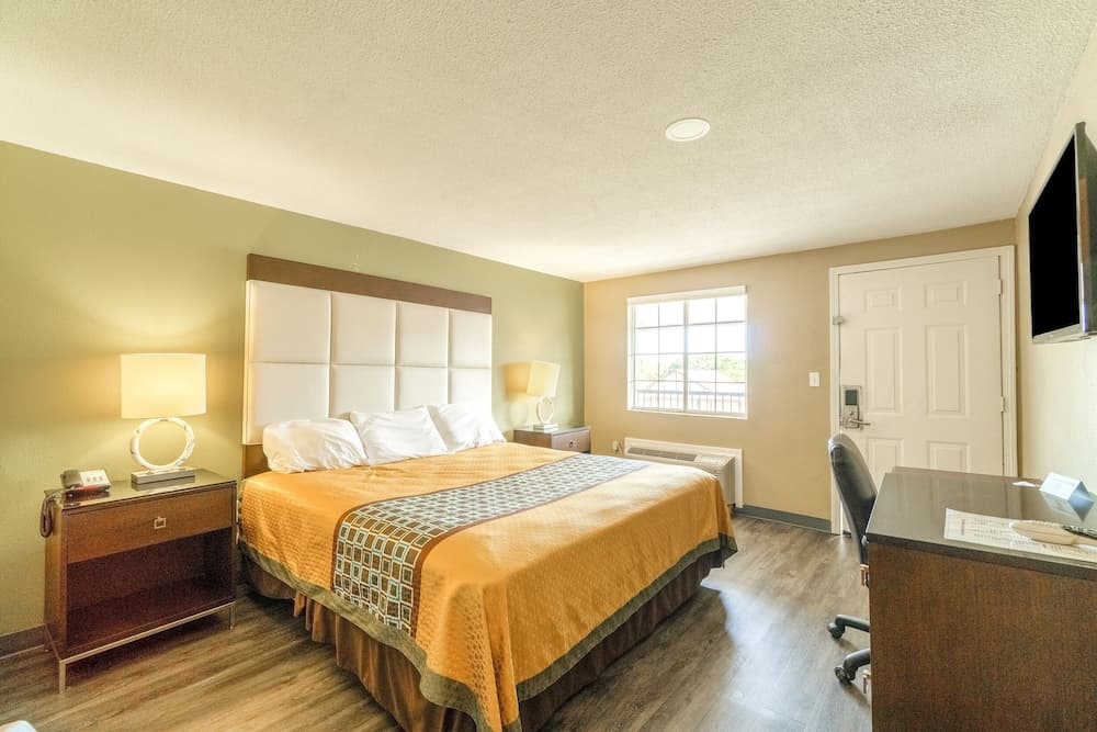 Deluxe Inn & Suites By OYO Miami OK