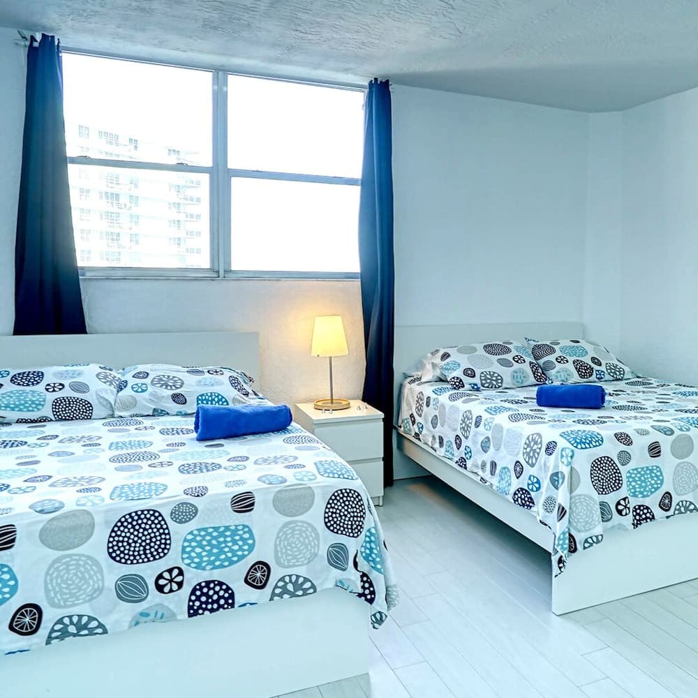 The Tides on Hollywood