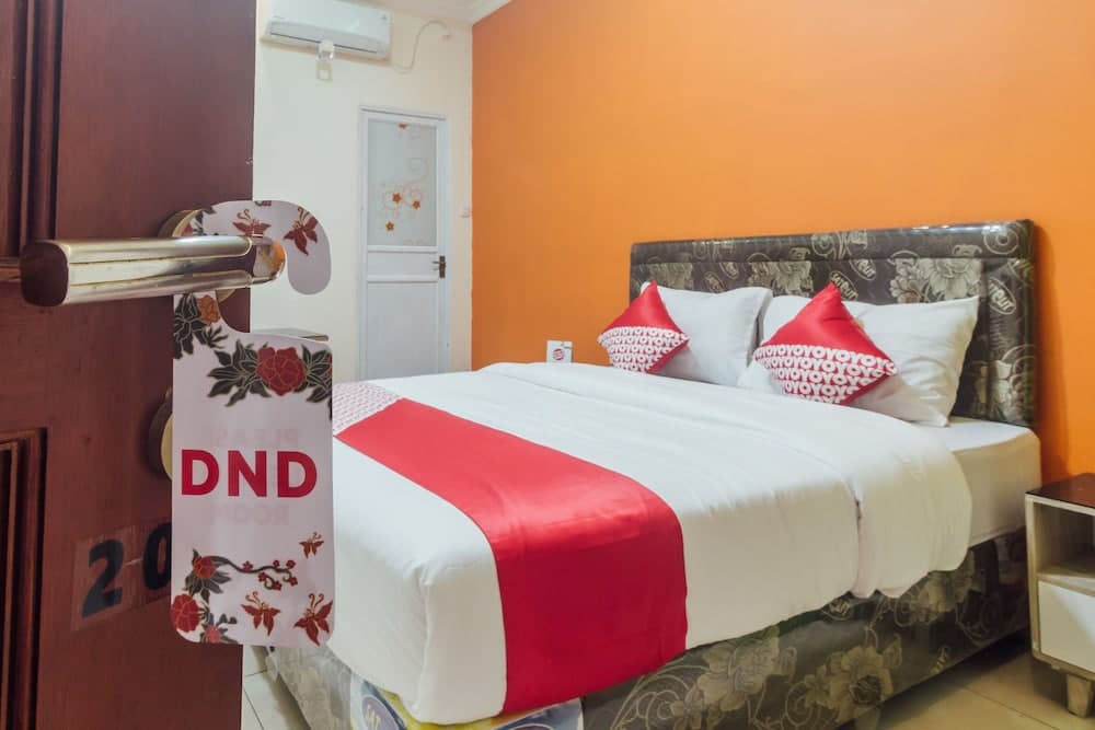 OYO 2010 Satria Guest House