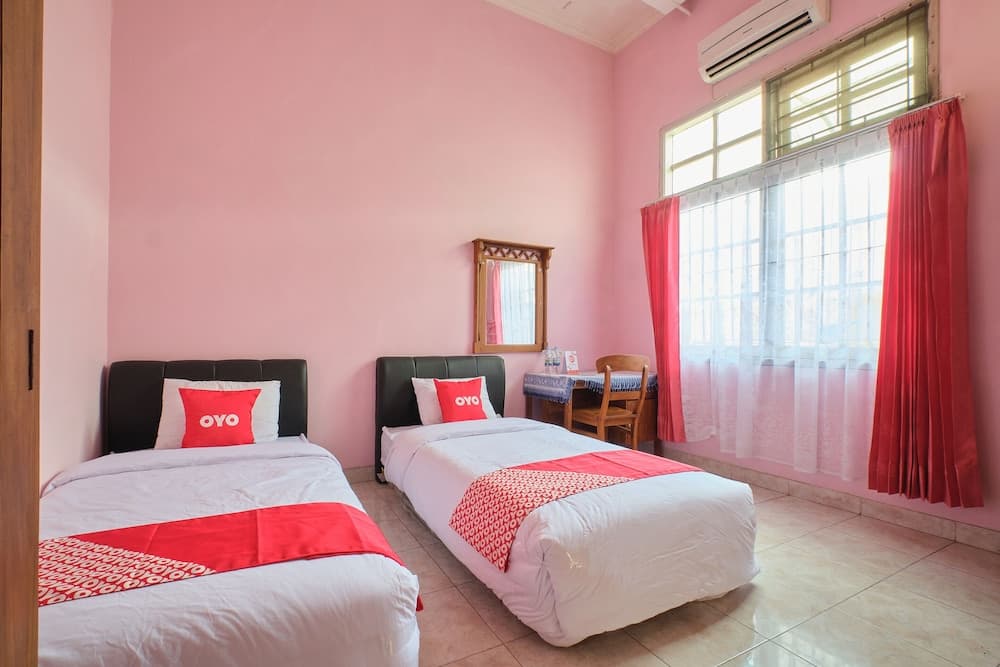 OYO 2061 Rizki Dhira Guest House