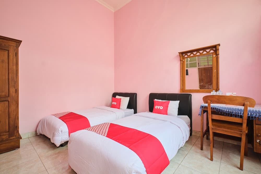 OYO 2061 Rizki Dhira Guest House