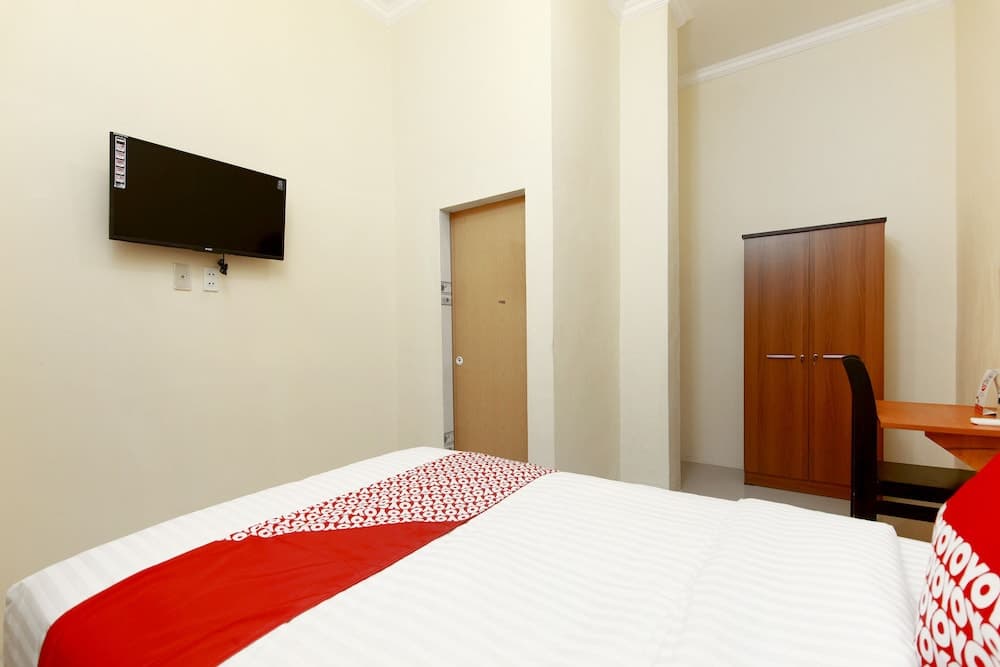 OYO Living 1332 Almonsari Residence