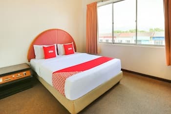 OYO 89638 Hotel Mandarin Inn