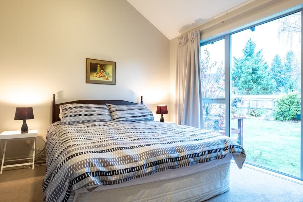 12 Leamington Street