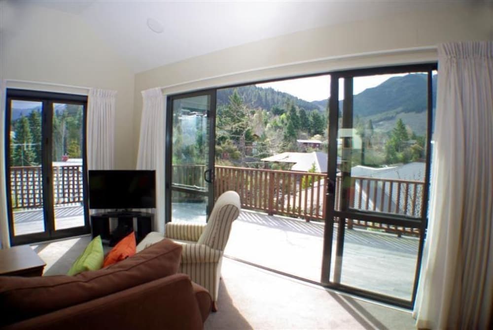 10 Forest View Close