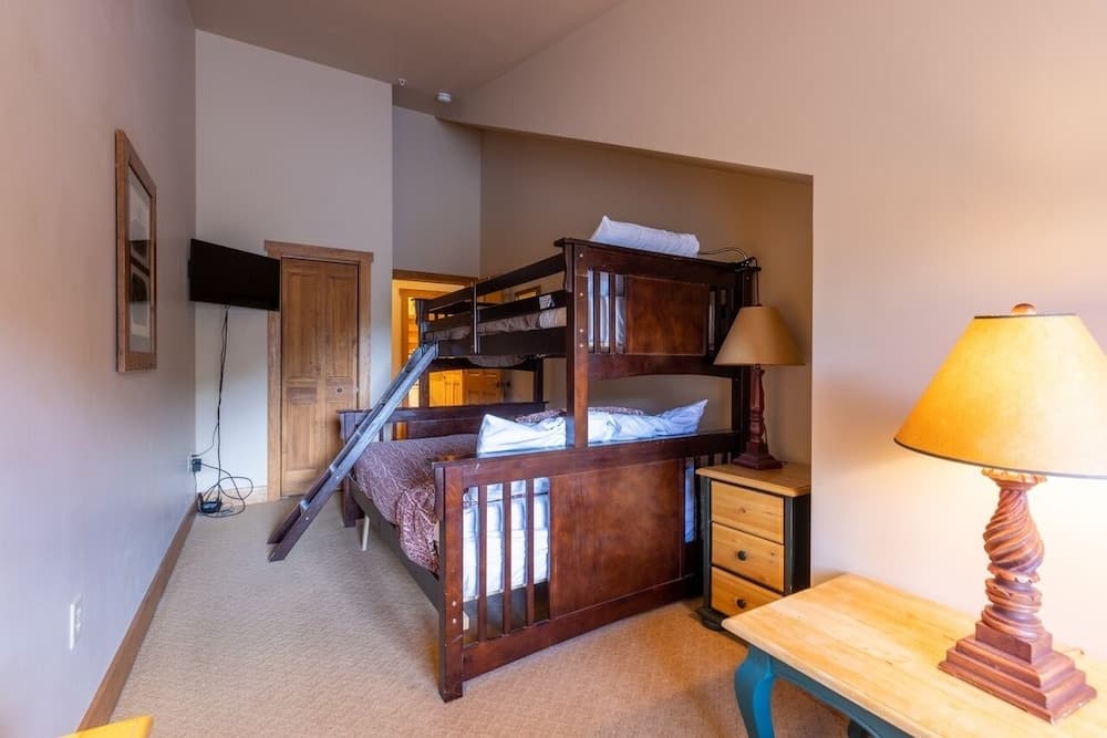 2311 Red Hawk Lodge 2 Bedroom Condo by RedAwning