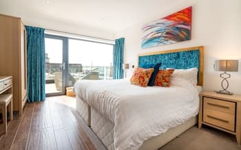 Antrim House Suites with private Jacuzzi Hot Tubs - Adults Only