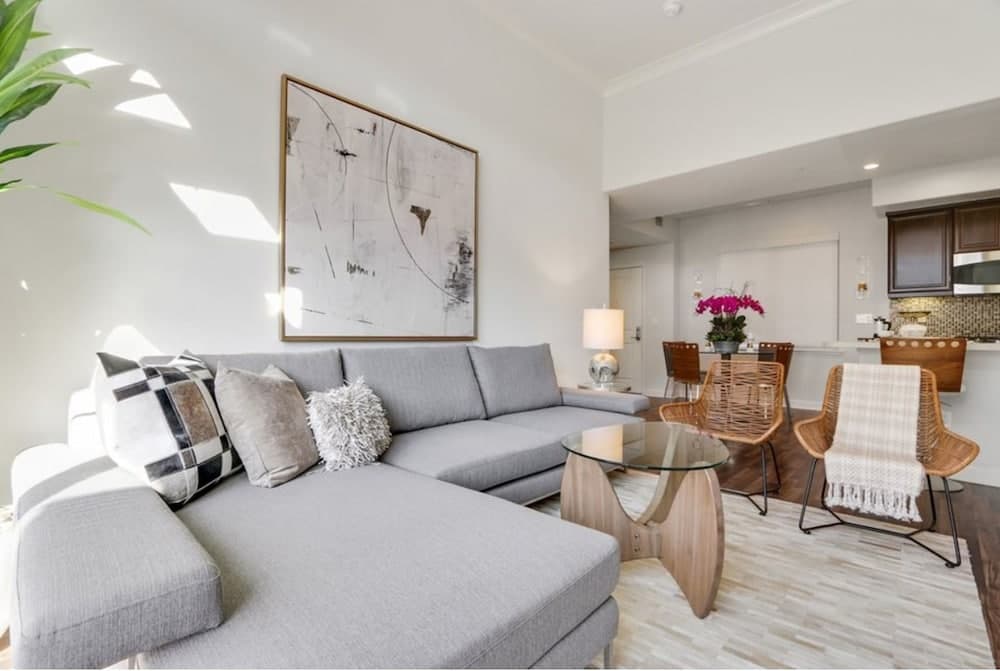 Lavish Suites At Bel Air