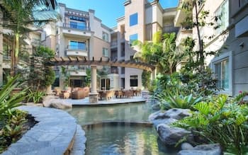 Lavish Suites At Bel Air