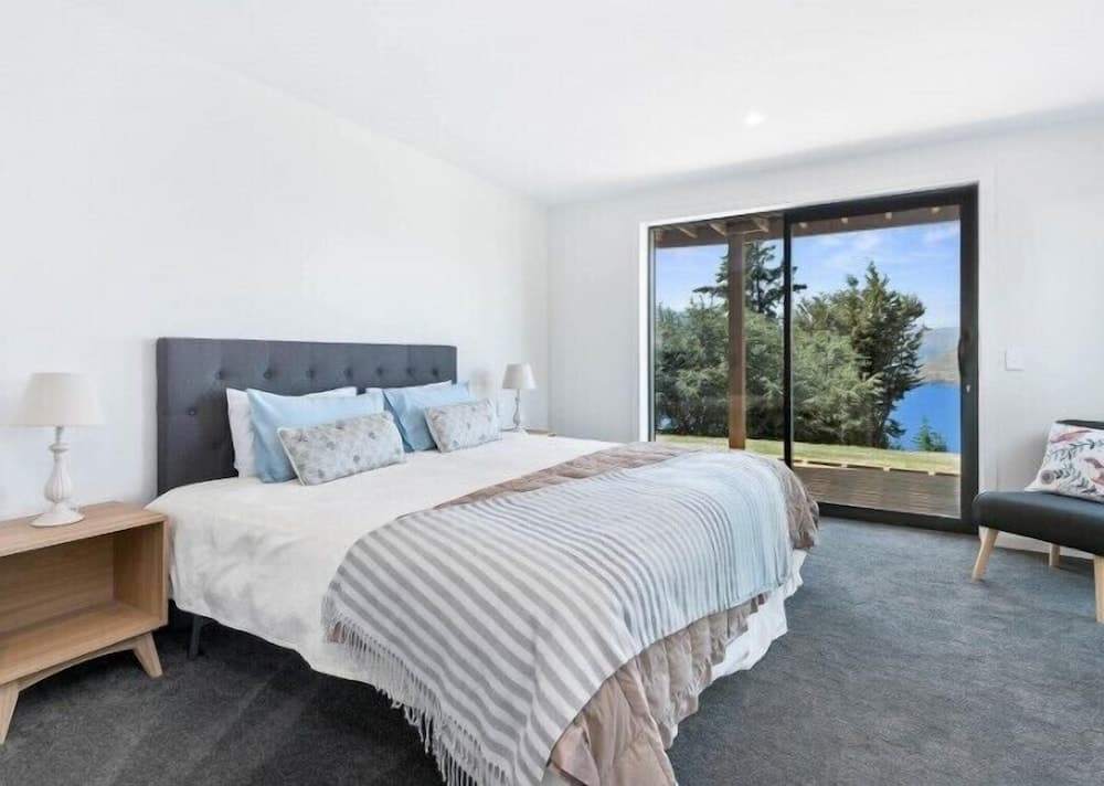 Newly Built Luxe House with Magnificent View