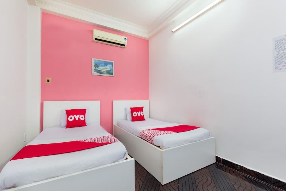 OYO 558 Hoang Linh Hotel