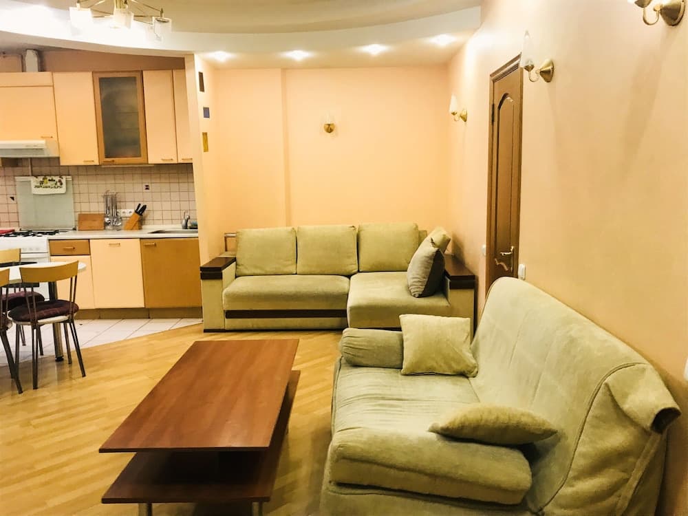 KyivHome Huge apartment in Kreschatik