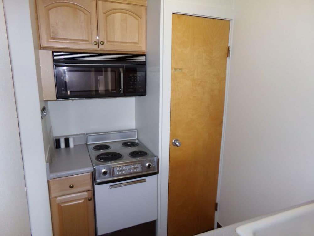 Edgewater Studio One bath EWJP