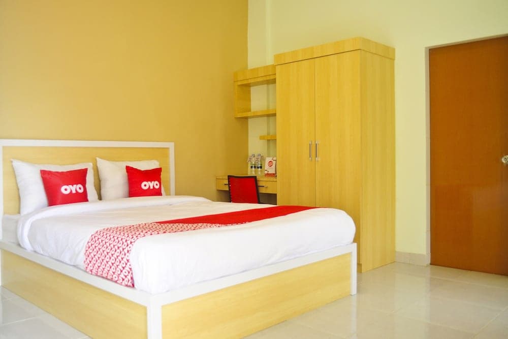 OYO 1927 The Village Syariah