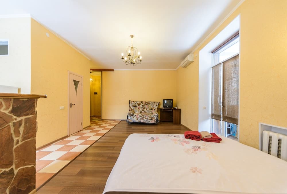 Cozy studio apartment near Palace Ukraina