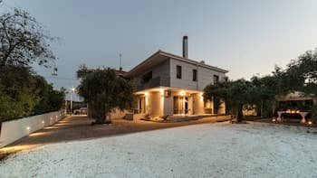 Oinoelia Luxury Suites & Residence