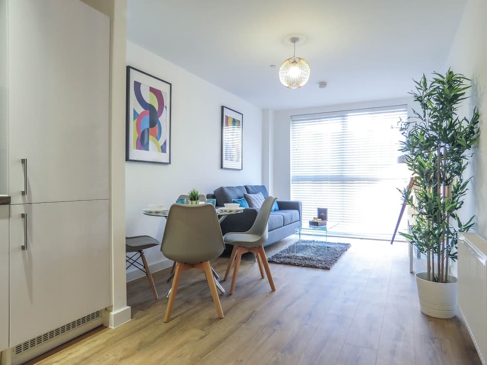 Tudors eSuites Birmingham Canalside Apartments