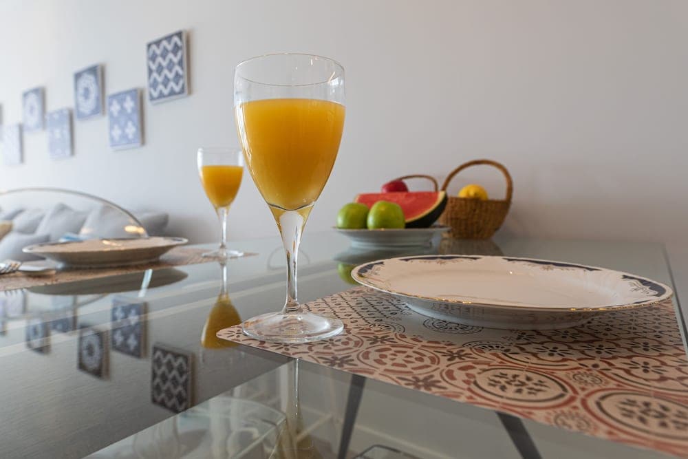 Sea View Apartment 2 Min Walk From the Beach