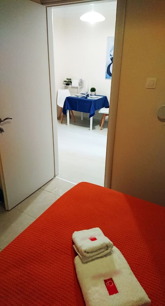 Monad Apartments Karaoli