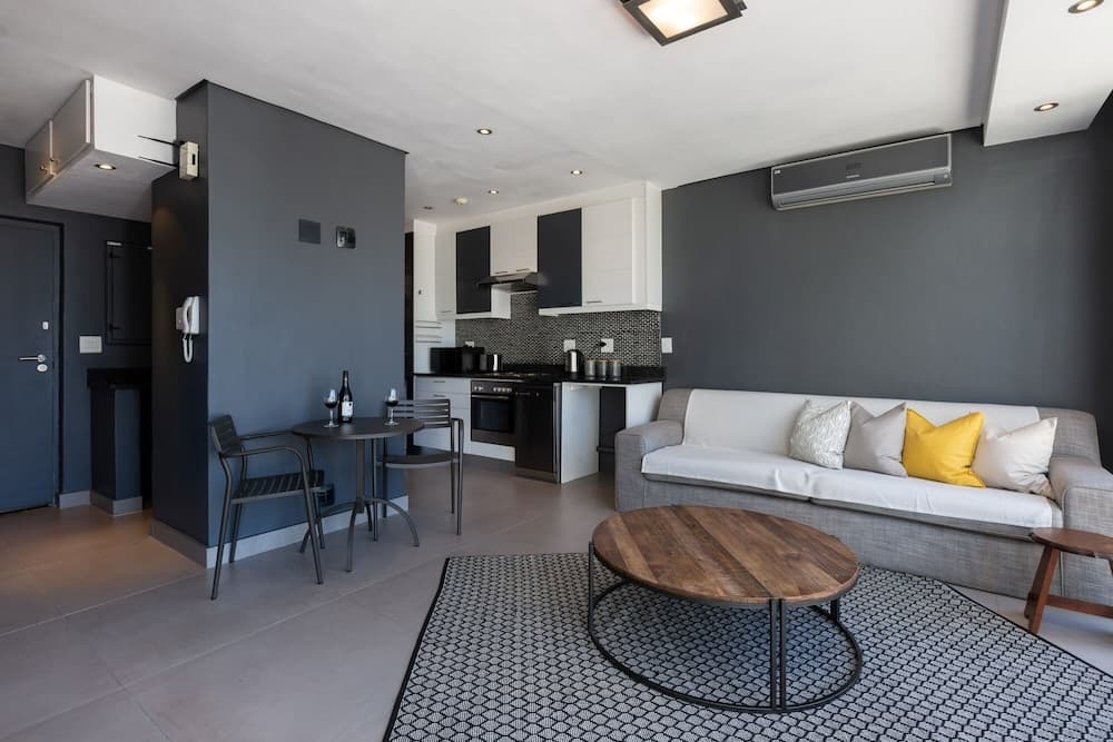 The Decks 1102 by CTHA