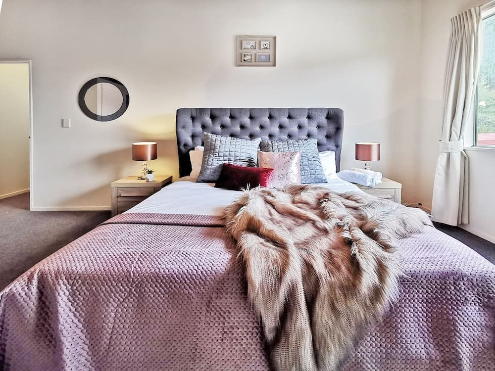 Mountain, lake, sun and this beautiful home