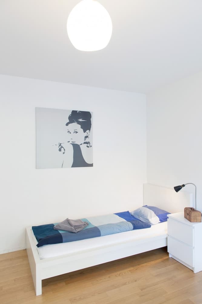 ZH Kreuzplatz I - Hitrental Apartment