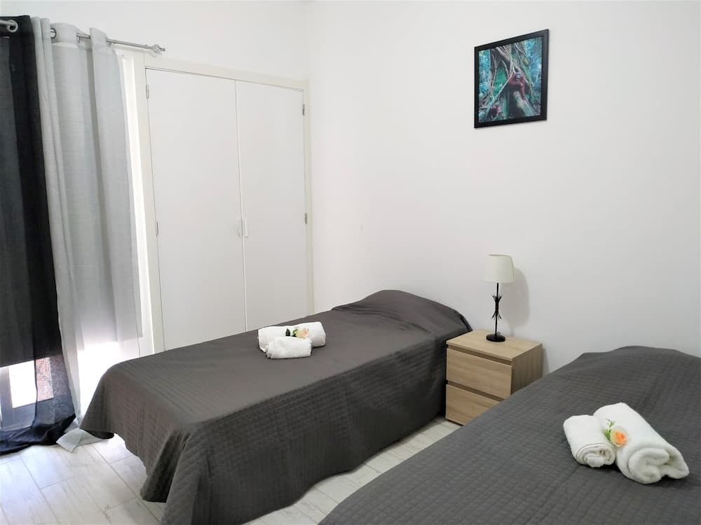 19C Avenida Beira Mar by Casas & Papéis