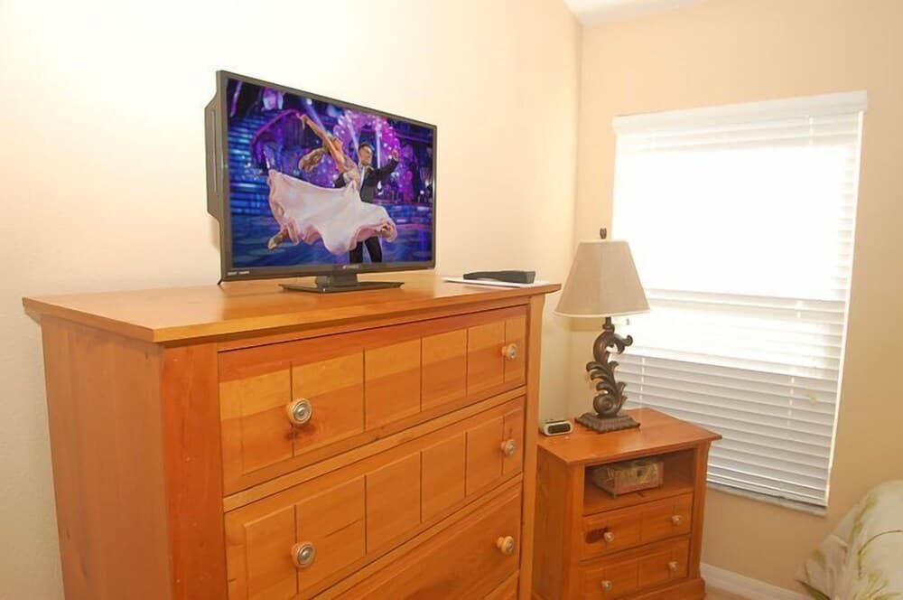 Lovely 3 Bed 2 Bath Pool Home With Games Room