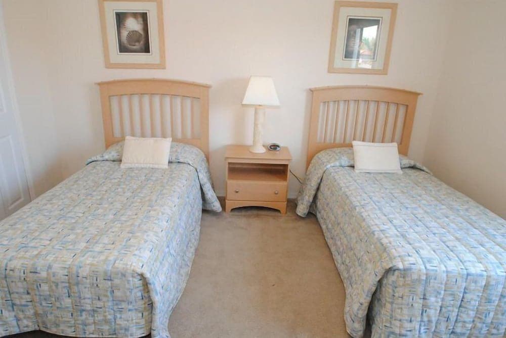 4 Bed 2,5 Bath Pool Home Close to Disney and Shopping