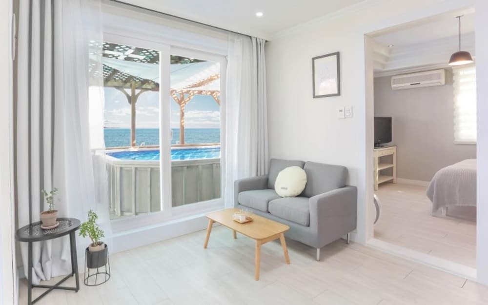 Taean Poolvilla Amare