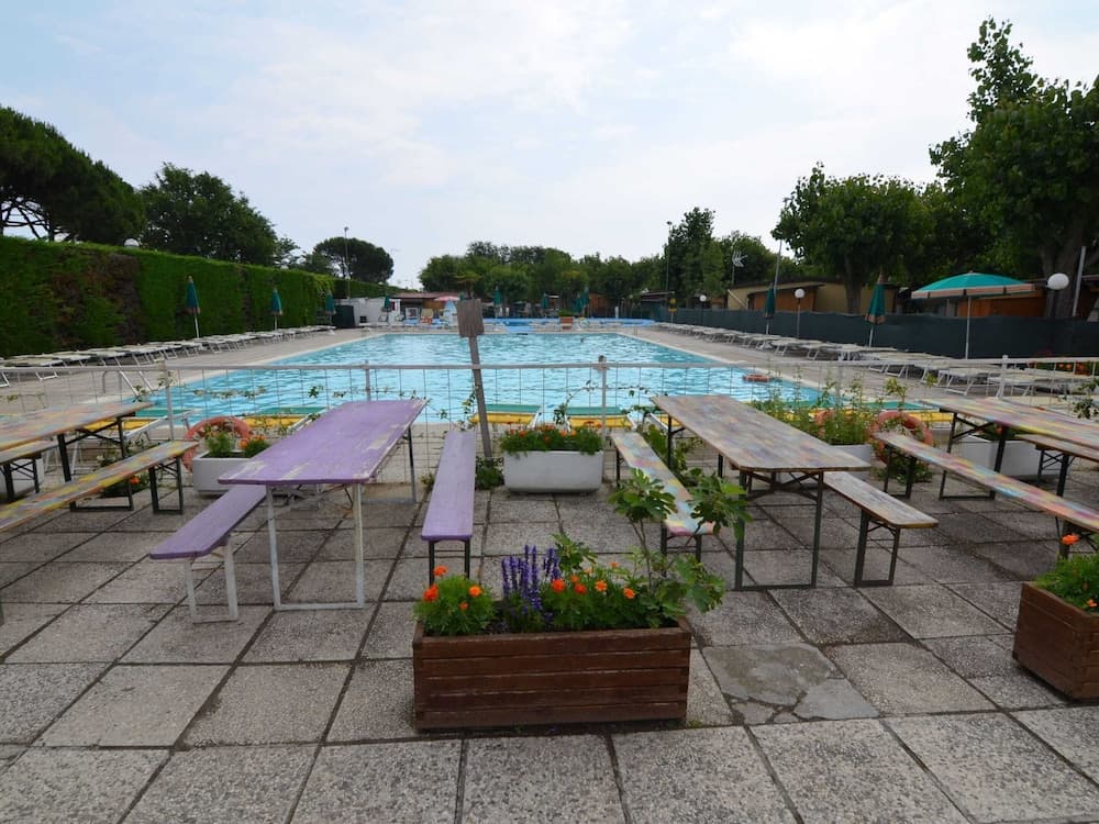 Tidy Chalet with Terrace near Sea