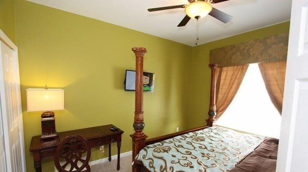 Awesome 5 Bedroom 5 Bath Pool Home in Windsor Hills