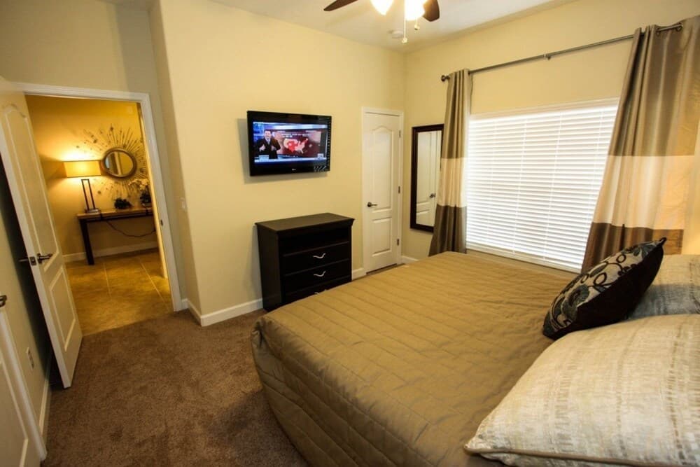 Fantastic 4 Bedroom 3 Bath Town Home With Private Pool