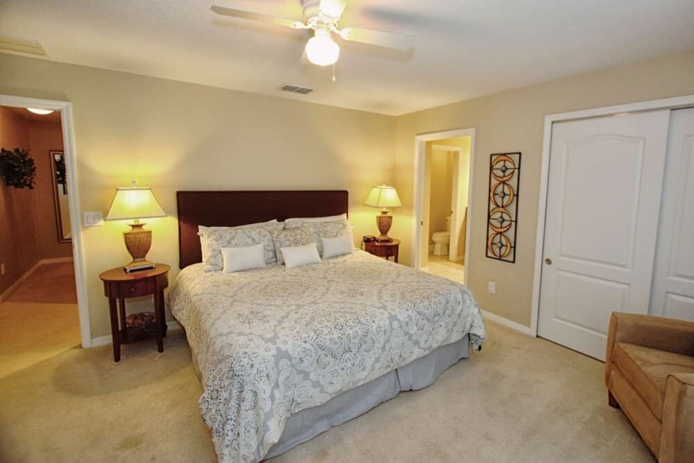 Lovely 4 Bedroom 3 Bath Town Home With Private Pool