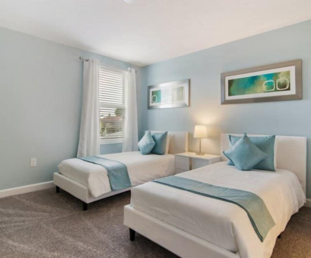 Amazing 8 Bedroom 5 Bath Pool Home In Championsgate Golf Resort