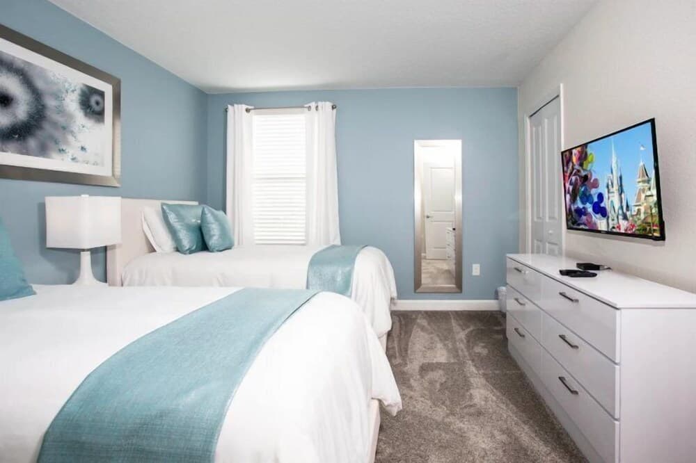 Fabulous 8 Bed Championsgate Golf Resort Pool Home