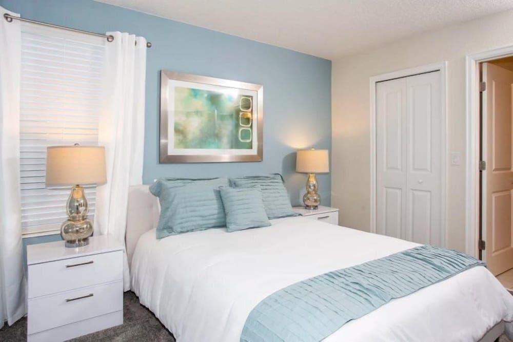 Fabulous 8 Bed Championsgate Golf Resort Pool Home