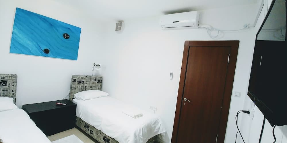 Jaffa's Penthouse Hostel