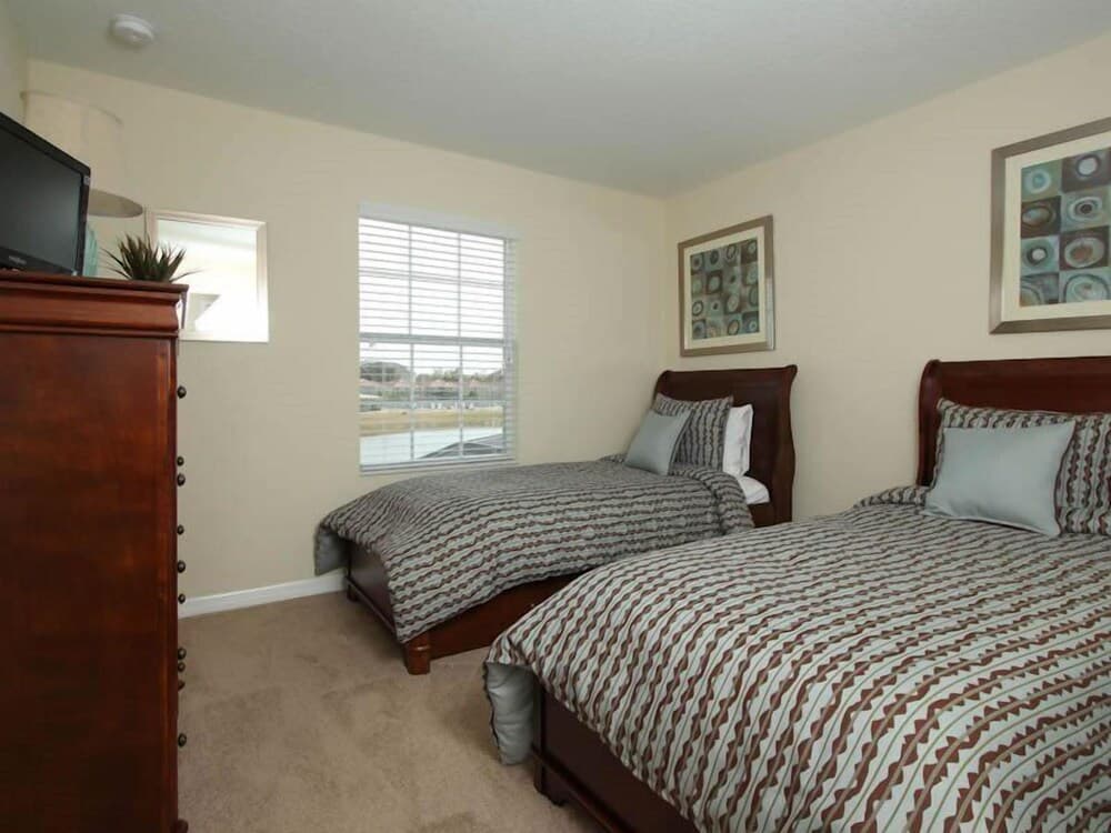 Gorgeous 4 Bed 3 Bath Town Home Near Disney