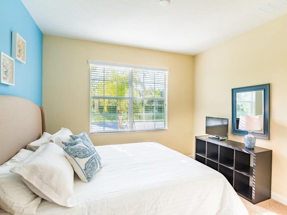 5 Bedroom 5 Bath Pool Home With Spa in Paradise Palms Resort