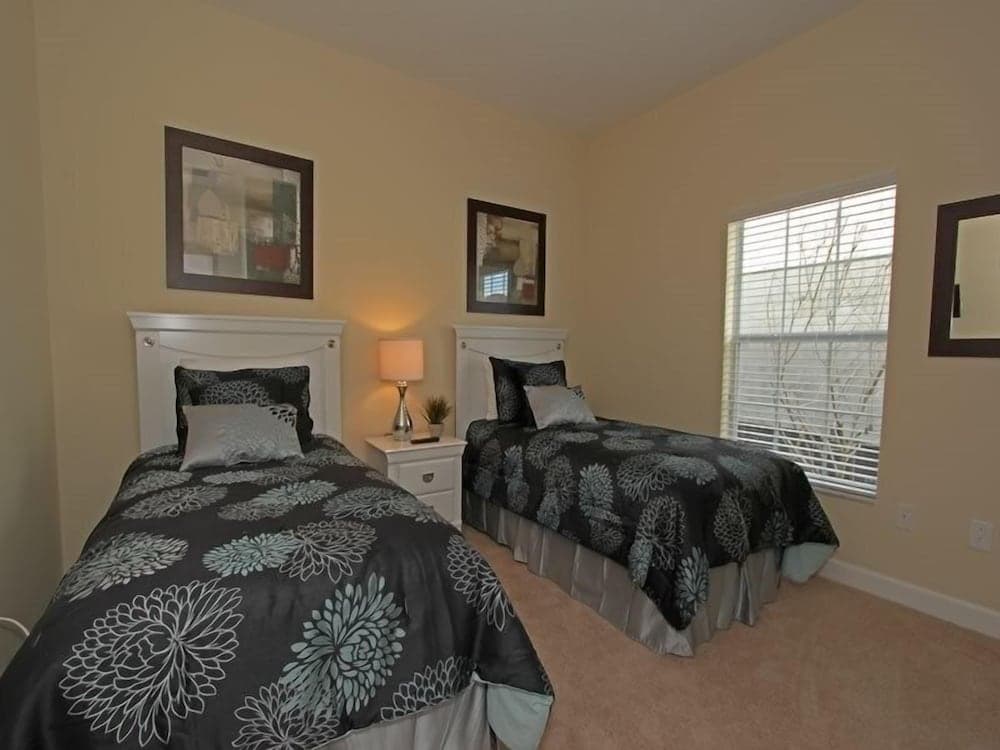 Lovely 5 Bed 4 Bath Paradise Palms Townhome Sleeps 10 In Style