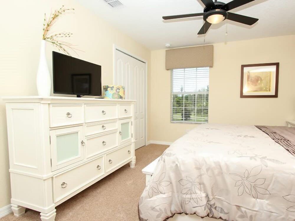 Stunning 5 Bedroom 4 Bath Townhome in Paradise Palms Resort