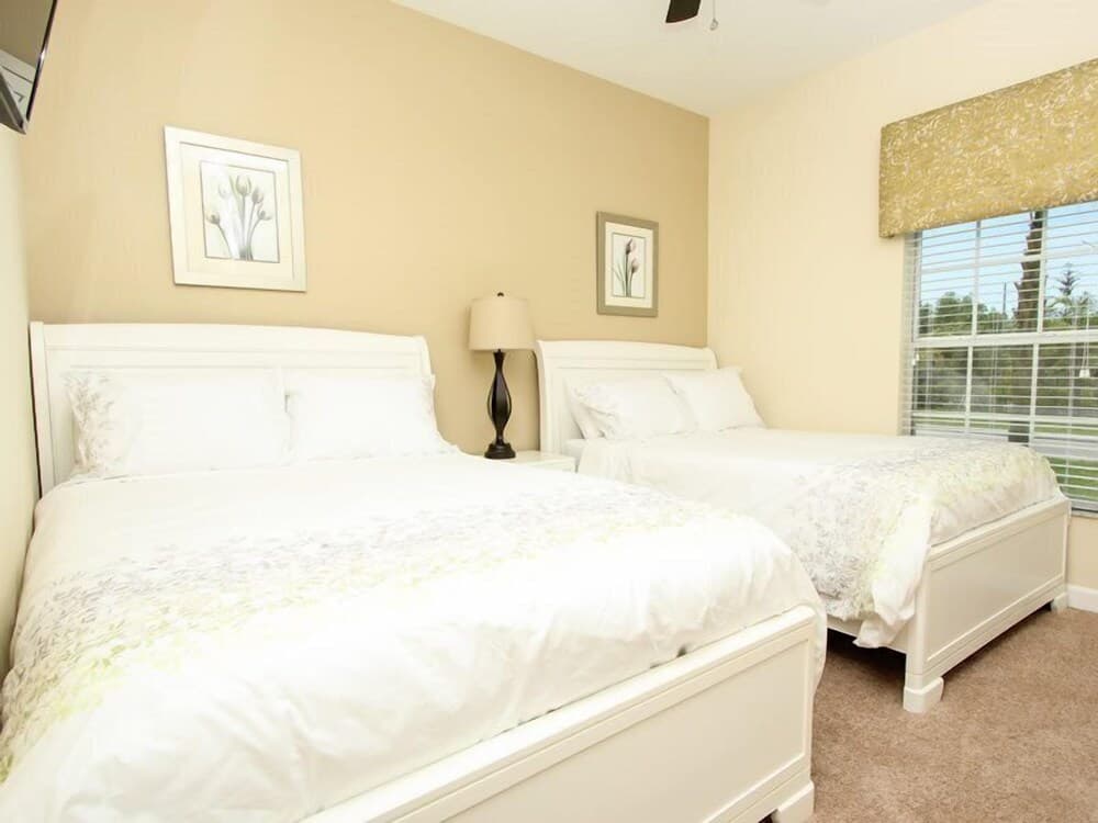 Stunning 5 Bedroom 4 Bath Townhome in Paradise Palms Resort