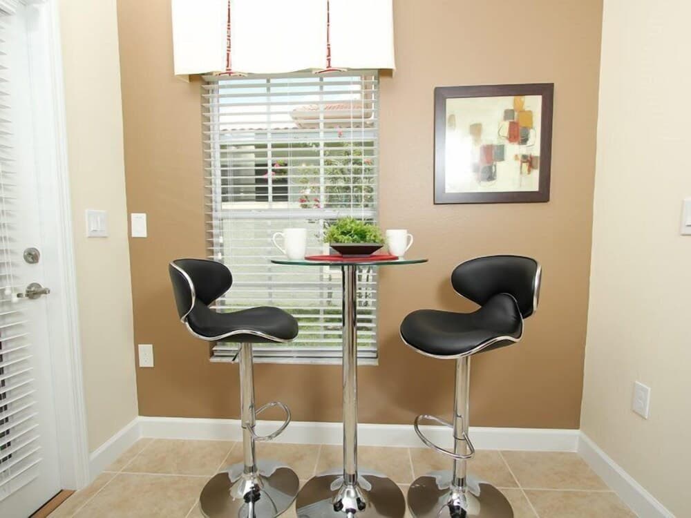 5 Bedroom 4 Bath Paradise Palms Town Home With a Lake View