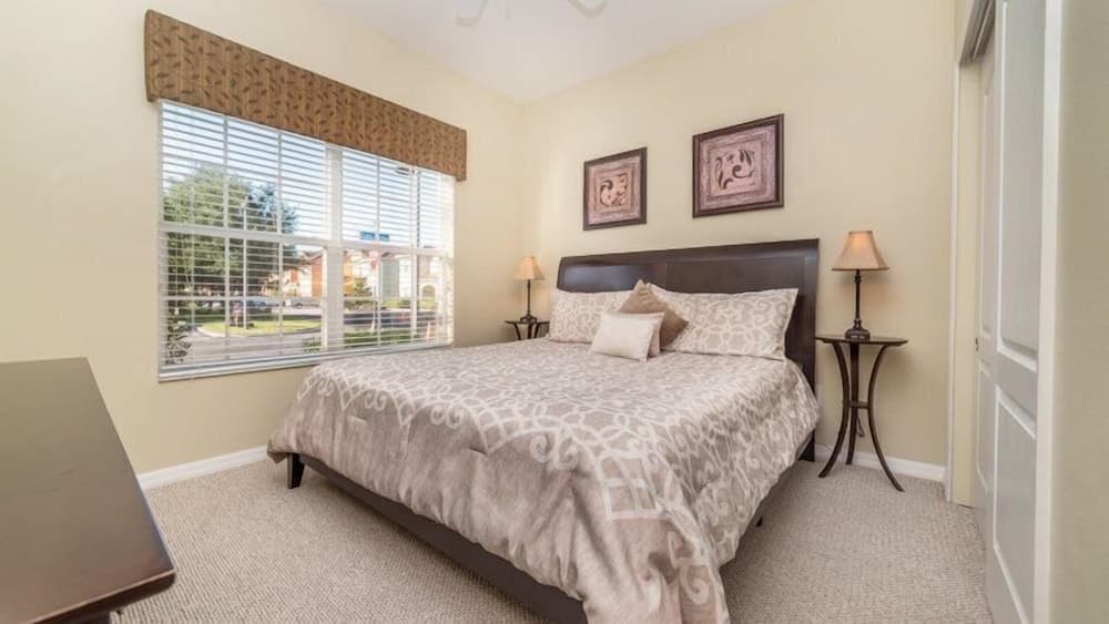 Beautiful 5 Bedroom 4 Bath Town Home In Paradise Palms Sleeps 13