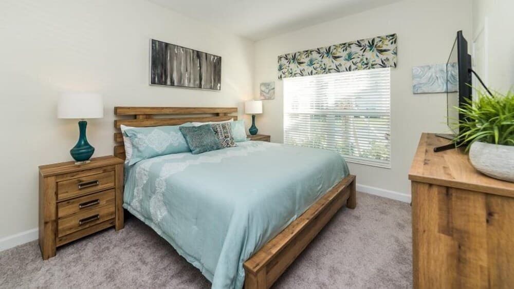 Stunning Storey Lake 4 Bed 3 Bath Townhome With Splash Pool