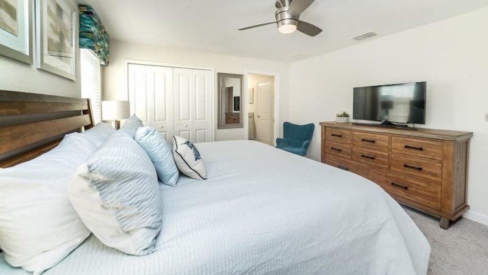 Stunning Storey Lake 4 Bed 3 Bath Townhome With Splash Pool