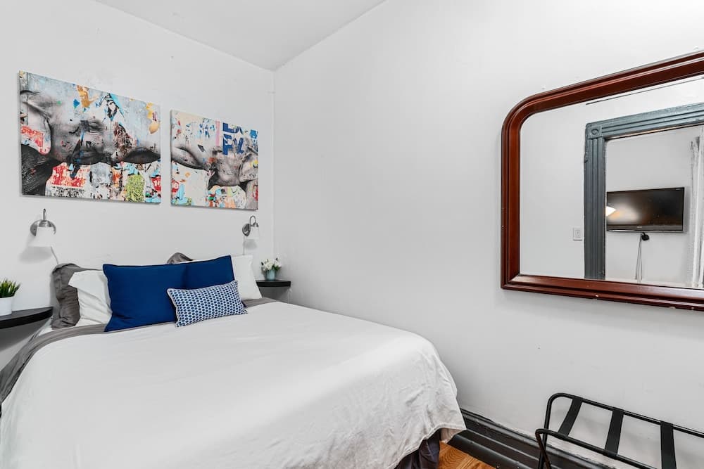 Perfectly Located near Restaurants, Shops, & Sites